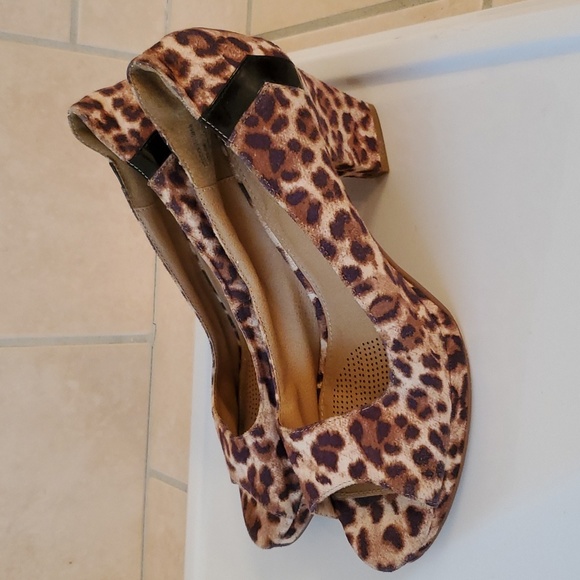 Comfortview Animal Print Pumps - Picture 3 of 12